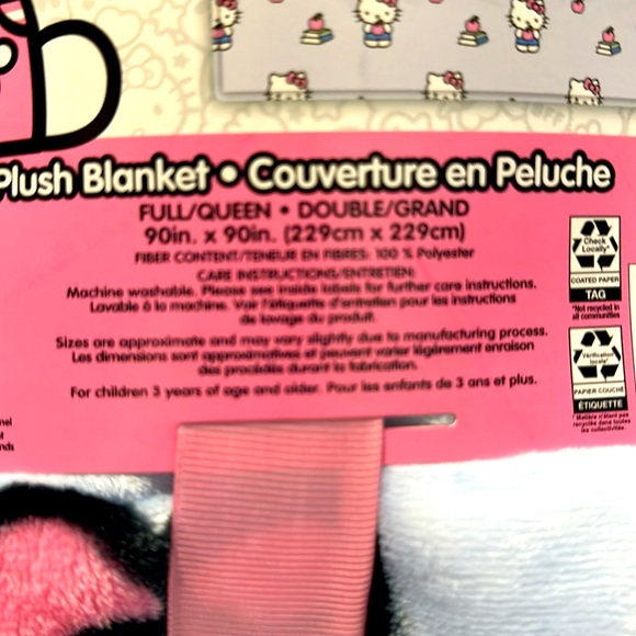 Hello Kitty plush full/queen size blanket and plate set - Picture 5 of 9